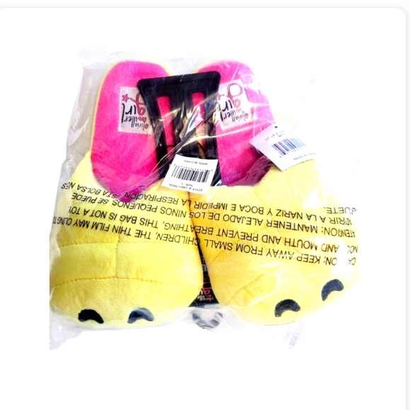 Kids emoji Olivia Miller cartoon slippers size large nwt - Picture 3 of 7
